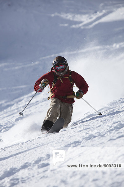 Skifahrer  drehen  Telemark