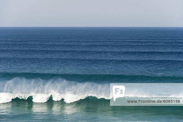 Portugal  Algarve  Sagres  View of Atlantic ocean with breaking waves