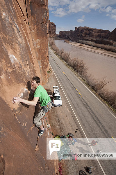 Mann  Wand  Straße  Klettern  jung  Moab