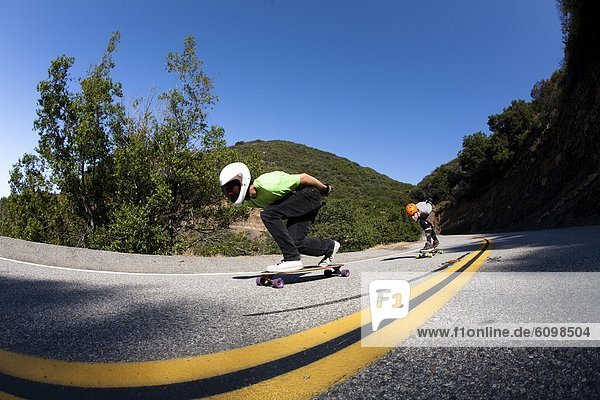 Berg fahren Fernverkehrsstraße Skateboarder 2 mitfahren steil