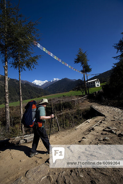 bergauf  Dorf  Bergwanderer  Marken  Nepal