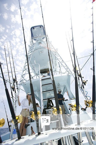 Angel  Boot  Meer  angeln  Fokus auf den Vordergrund  Fokus auf dem Vordergrund  Ansicht  Flachwinkelansicht  Gegenstand  Winkel  tief  breit