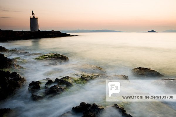 nahe Sonnenuntergang planschen Leuchtturm Fokus auf den Vordergrund Fokus auf dem Vordergrund Griechenland