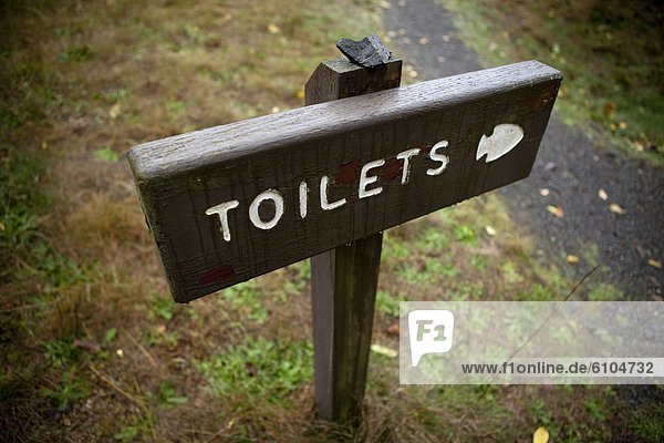 Toilets sign.