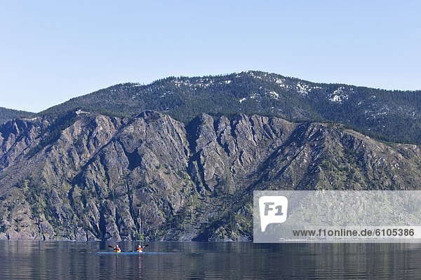 Fröhlichkeit  Abenteuer  Ruhe  Senior  Senioren  See  groß  großes  großer  große  großen  Kajak  Idaho