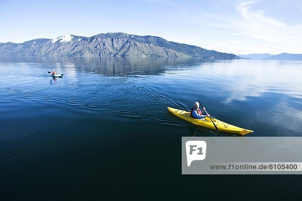 Fröhlichkeit  Abenteuer  Ruhe  Senior  Senioren  See  groß  großes  großer  große  großen  Kajak  Idaho