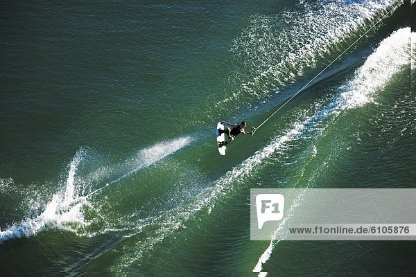 Wakeboarding  Wake boarding  Tag  Ruhe  gehen  Athlet  groß  großes  großer  große  großen  springen  Idaho  Kielwasser