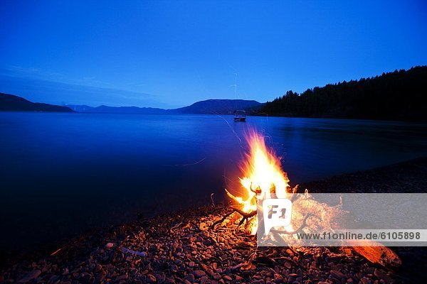 Wakeboarding  Wake boarding  Schönheit  See  Boot  Hintergrund  camping  verbrannt  blau  Feuer  tief  Abenddämmerung  Idaho