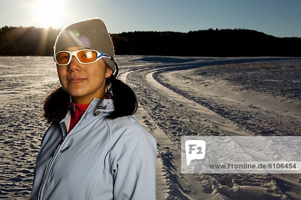 Portrait  Frau  nehmen  rennen  Schnee  Fernverkehrsstraße  amerikanisch  japanisch  South Dakota