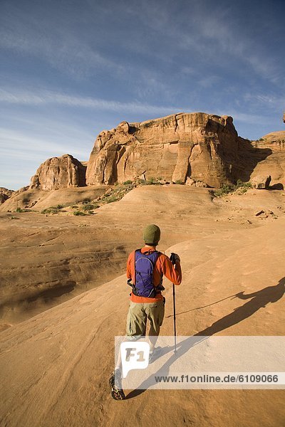 nahe  Mann  Brücke  wandern  jung  Moab  Utah