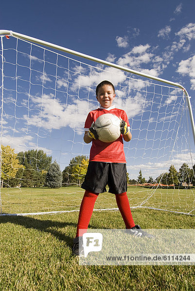 Junge - Person  Start  Spiel  Fußball  schießen  Colorado