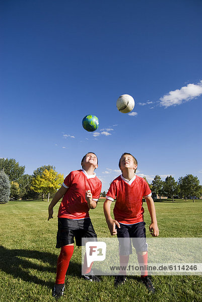 Junge - Person  2  Festung  Fußball  Ball Spielzeug  Colorado