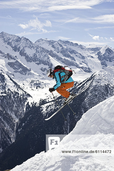 Mann  Skisport  Urlaub  Ski  Himmel  jung  Österreich