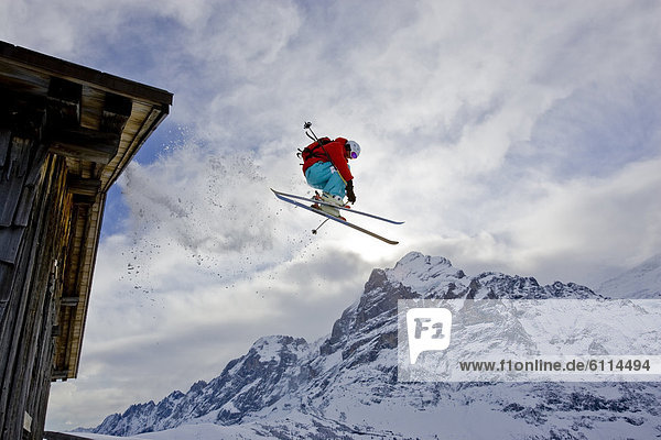 Dach  Hütte  Mann  Ski  Berg  jung  Schweiz