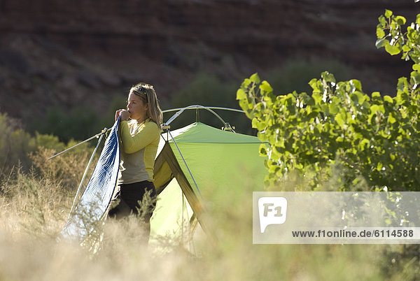 hoch  oben  Frau  Tischset  weiß  camping  Canyonlands Nationalpark  Utah