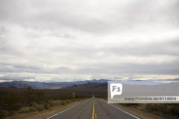 entfernt Nationalpark Fernverkehrsstraße gerade Death Valley Nationalpark Kalifornien