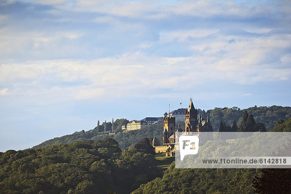 Schloss Drachenburg und Grand Hotel Petersberg bei Königswinter  Deutschland