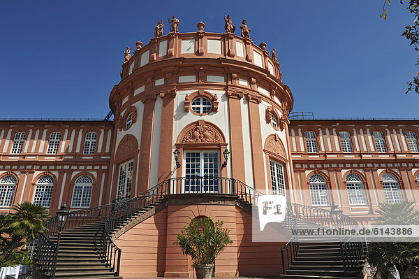 Schloss Biebrich  ein dreiflügeliger Barockbau  Wiesbaden  Hessen  Deutschland  Europa