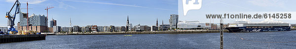 Panoramaaufnahme vom Hamburger Hafen mit Elbphilharmonie  Hafencity und Kreuzfahrtschiff Mein Schiff 2  Hamburg  Deutschland  Europa