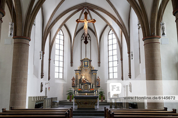 Altarraum der Marienkirche  Franziskanerkloster  Wiedenbrück  Rheda-Wiedenbrück  Münsterland  Nordrhein-Westfalen  Deutschland  Europa