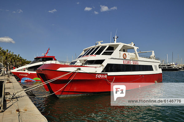 Fährschiff zur Insel Tabarca,  Isla de Tabarca,  im Hafen von Alicante,  Costa Blanca,  Spanien,  Europa