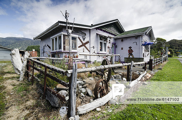 Sehenswürdigkeit Wohnhaus Dekoration ungestüm neuseeländische Südinsel bizarr Neuseeland Ozeanien