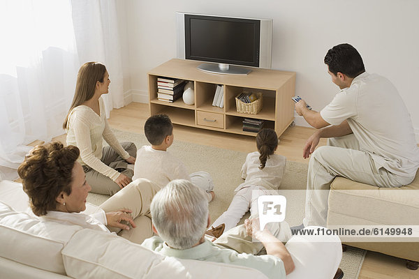 sehen  Hispanier  Fernsehen  Mehrgenerationen Familie