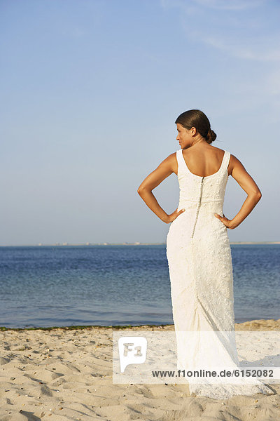 stehend  Braut  Strand