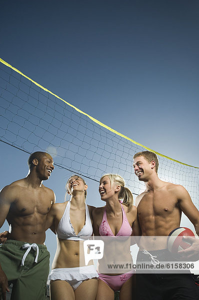 Freundschaft  Strand  unterhalb  Netz  Volleyball  multikulturell