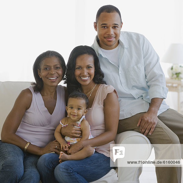 Couch  amerikanisch  Mehrgenerationen Familie