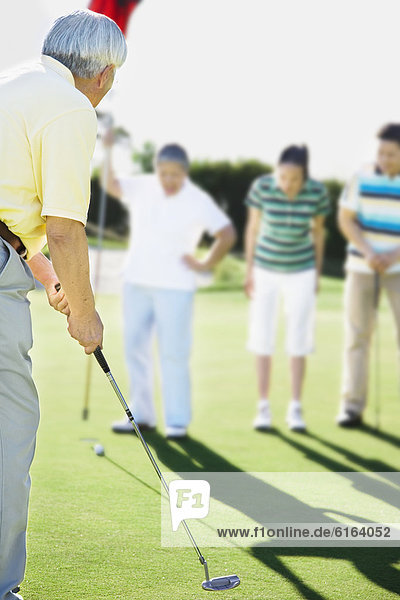 Senior  Senioren  Mann  Golfsport  Golf  spielen
