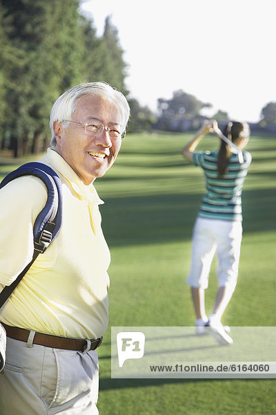 Senior  Senioren  Mann  Golfsport  Golf  Kurs