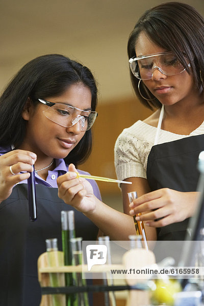 Mädchen  multikulturell  Jugendlicher  Wissenschaft