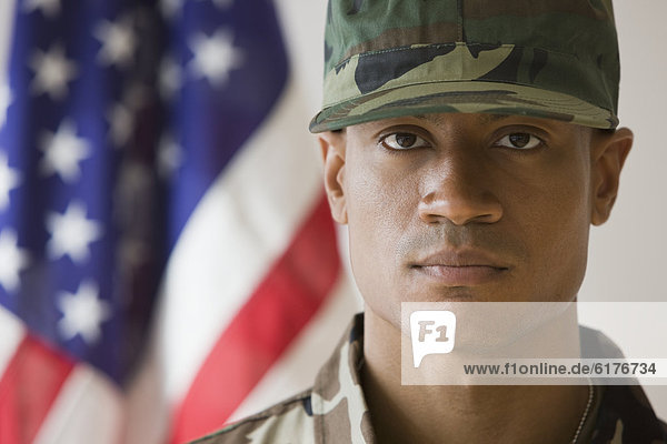 Soldat  frontal  Fahne  amerikanisch