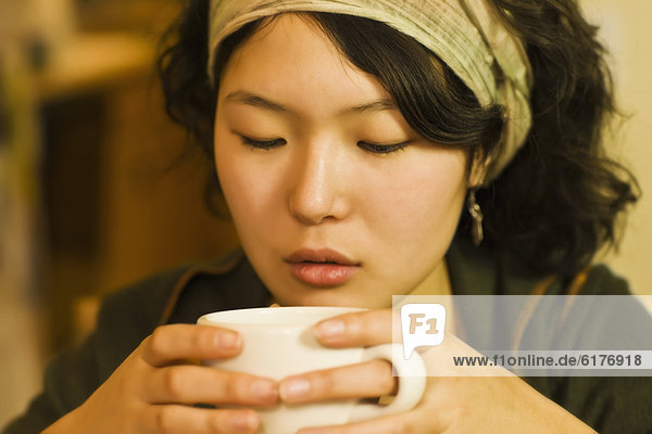 Frau  trinken  Tee