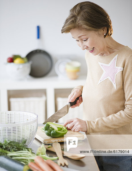 Frau  Vorbereitung  Küche  Gemüse  japanisch
