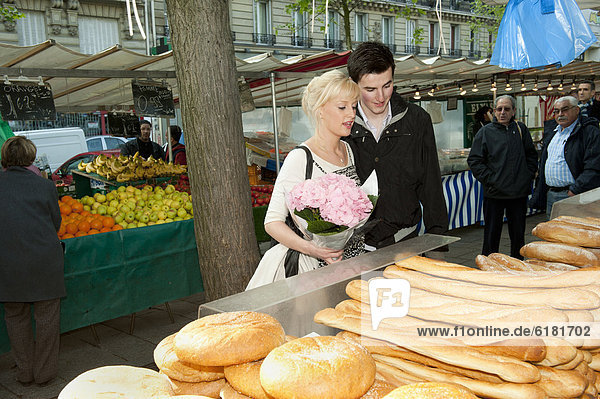 Europäer  Brot  kaufen  Markt