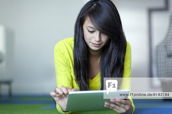 benutzen  Tablet PC  Mädchen
