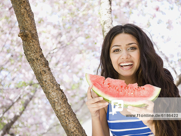 Mittelpunkt  Wassermelone  essen  essend  isst