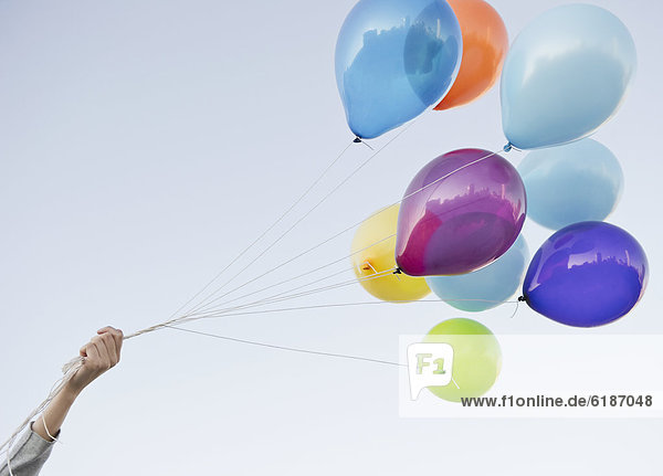 Europäer  Frau  Luftballon  Ballon  Bündel  halten