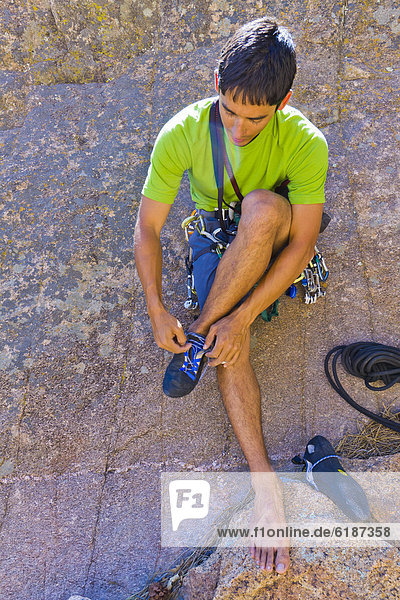 Felsbrocken  Mann  Vorbereitung  Hispanier  klettern