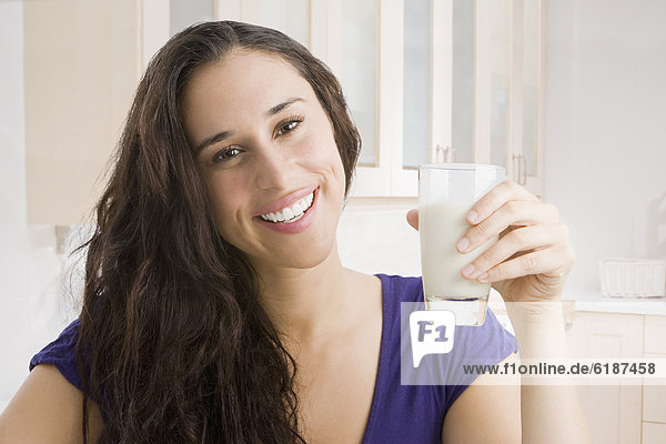 Frau  mischen  trinken  Milch  Mixed