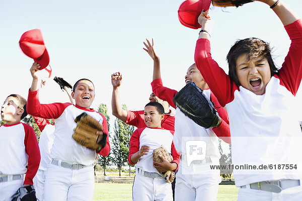Fest  festlich  Junge - Person  Baseball  multikulturell