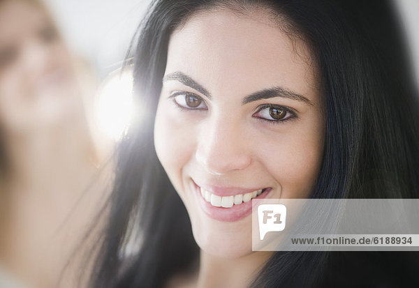 Lächelnd Hispanic woman
