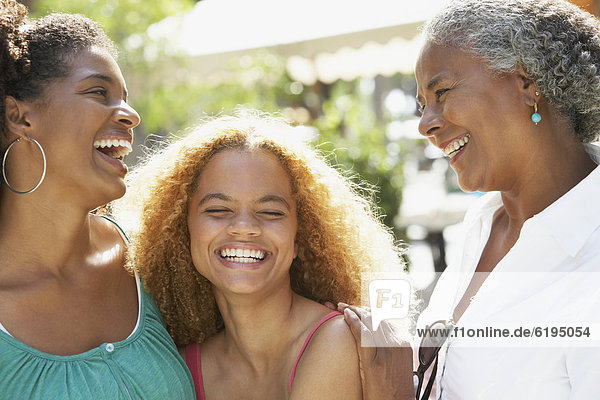 Frau  lachen  Mehrgenerationen Familie