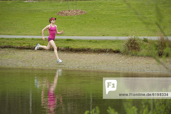 nahe  Frau  rennen  mischen  Mixed  Teich