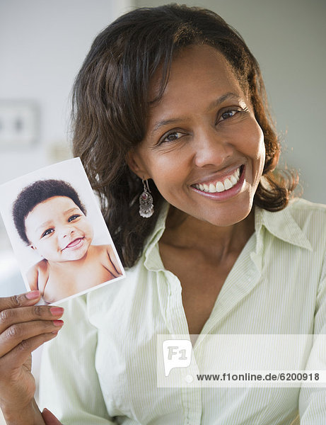 Frau  Fotografie  halten  schwarz  Baby