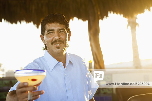 geben  Hispanier  Cocktail  Barkeeperin