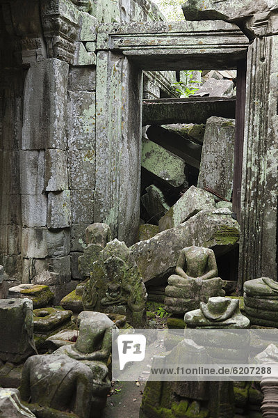 Ruins in Ta Prohm temple