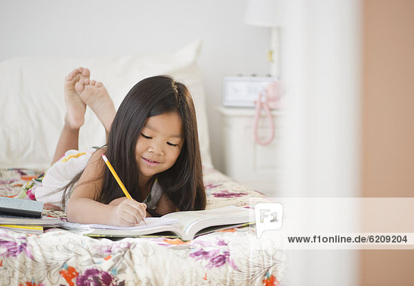 Bett  südkoreanisch  Mädchen  Hausaufgabe